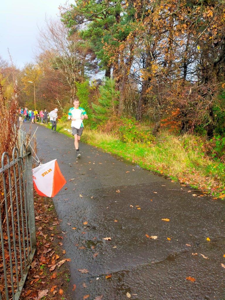 Runners_Starting_by_Lorna_Eades_lowres